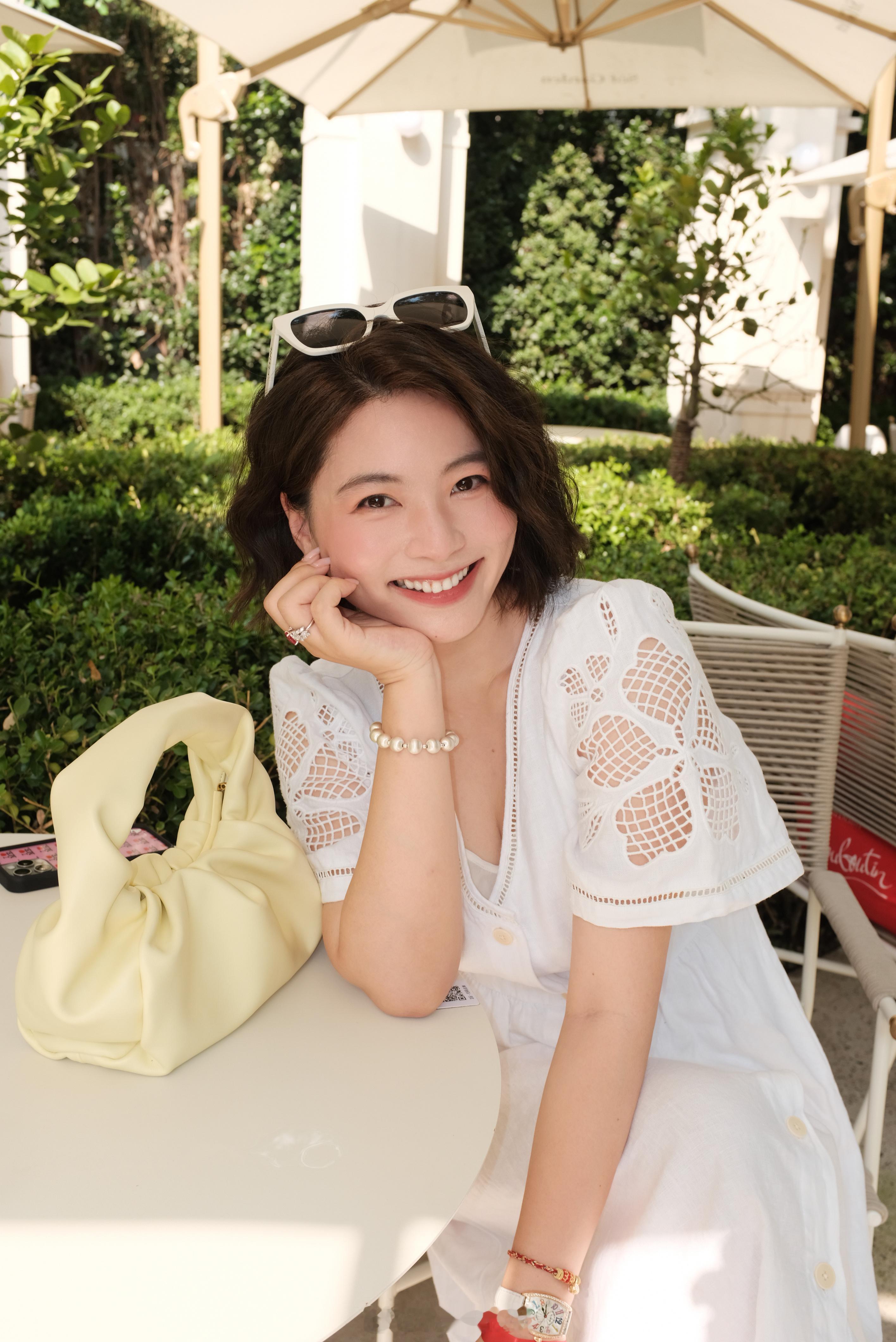 SabrinaLifeStyle[超话] ⛲️路铂廷夏日花园🍃又遇我最爱的无花