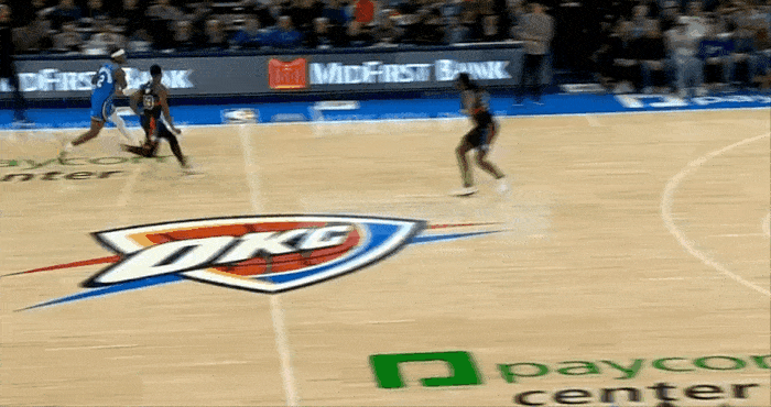 亚历山大+小卡的组合不比卡椒组合强吗？卡椒场上位置重叠，快船真是瞎了眼把亚历山大