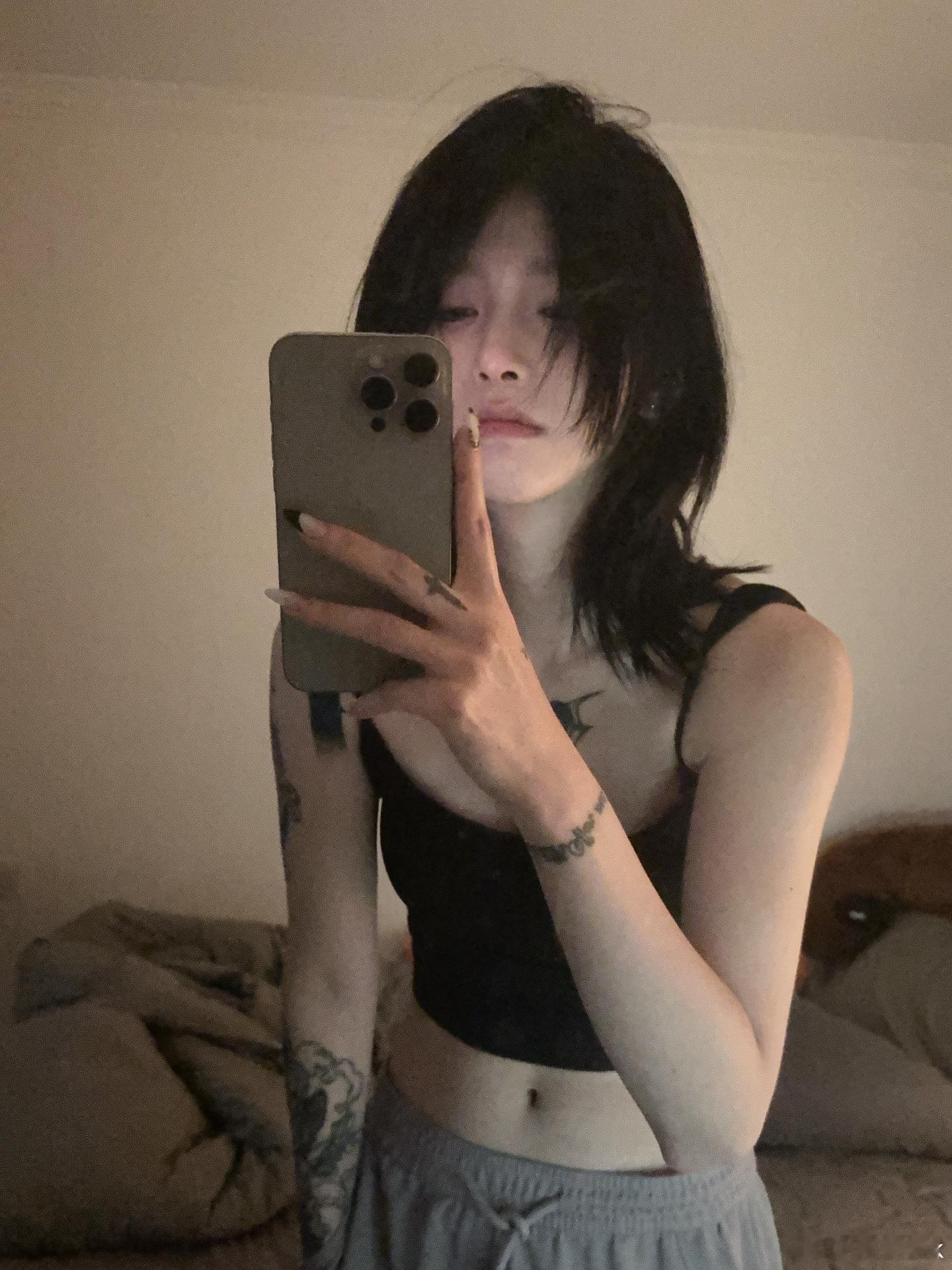 这个丧彪大晚上不睡觉一直在尖叫啊。 