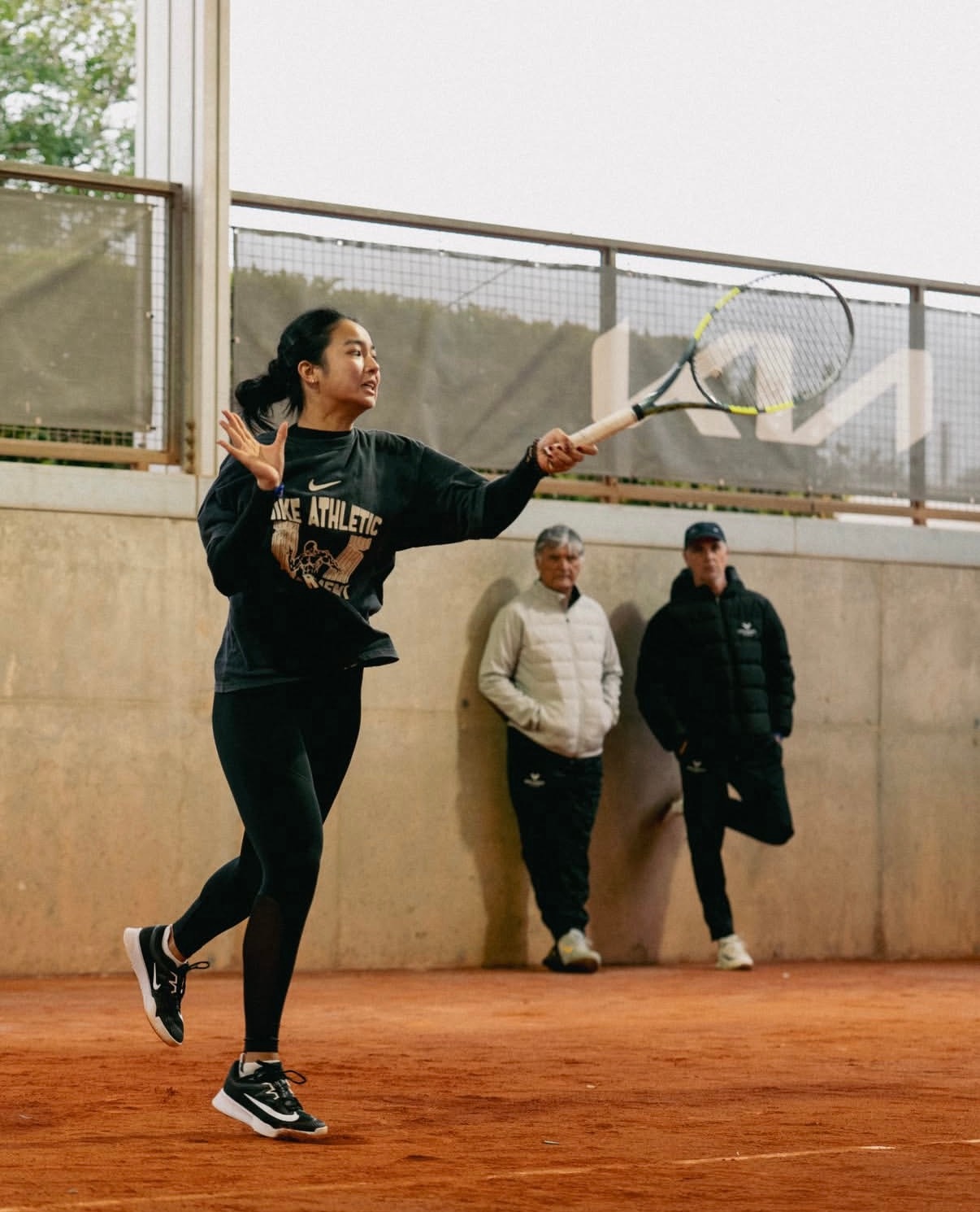 纳达尔网校晒出伊埃拉的训练图，背景里看到了托尼叔叔，会是有合作或者指导吗？目前她