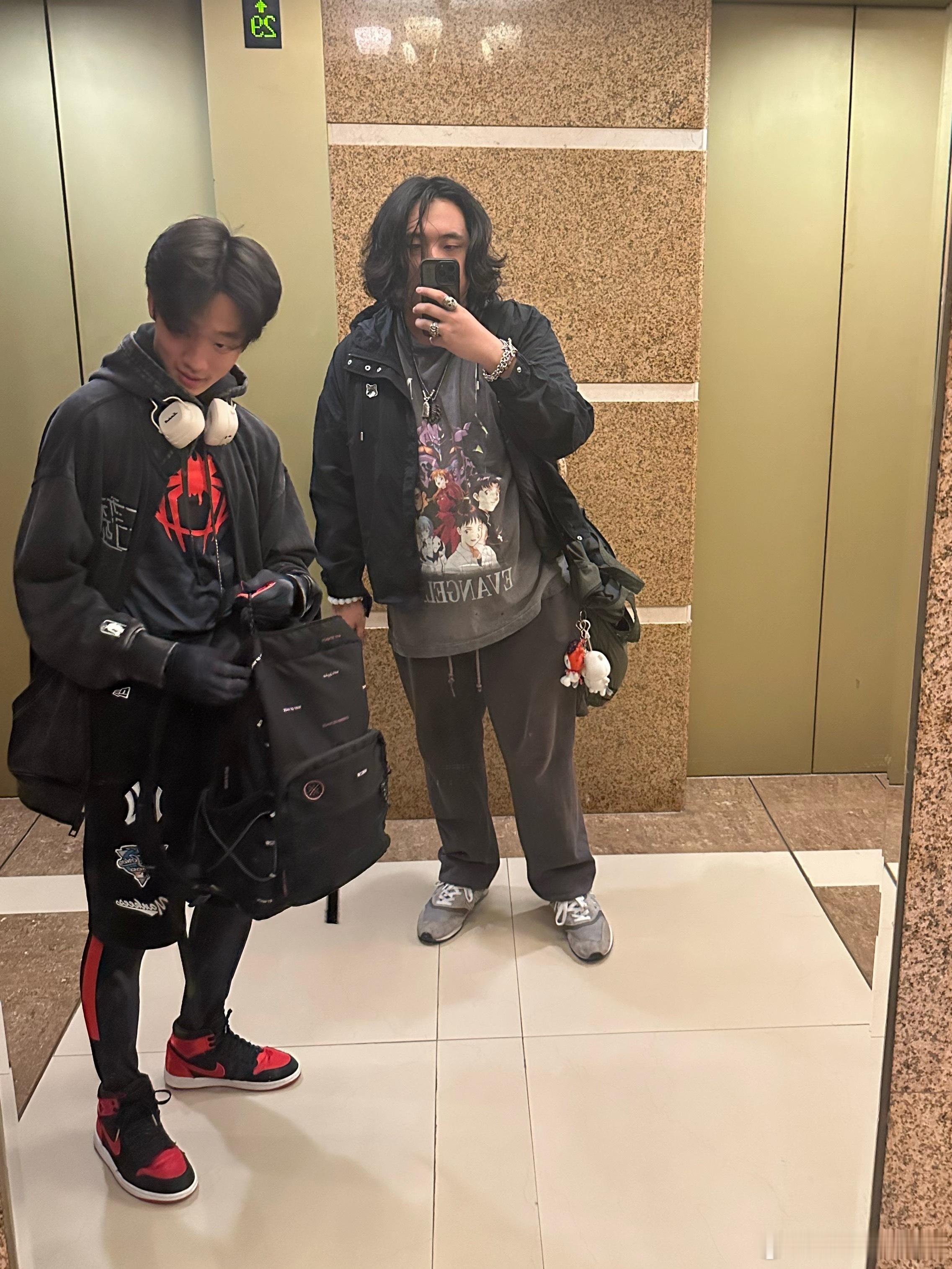 费曼杨阳洋互拍joe，你们什么时候见面？一起复刻这张照片，杨阳洋和joe在一起是