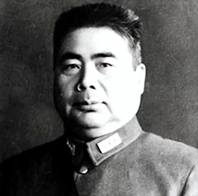 冯玉祥便装私访，他坐上黄包车，问车夫：“冯督军这人怎样啊？”车夫一听，破口大骂：