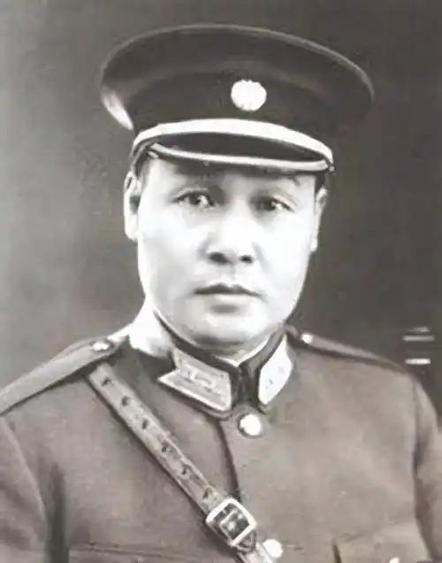 1949年，解放军马上要打进上海，杨虎接到毛人凤的暗杀密令，准备除掉民盟领袖张澜
