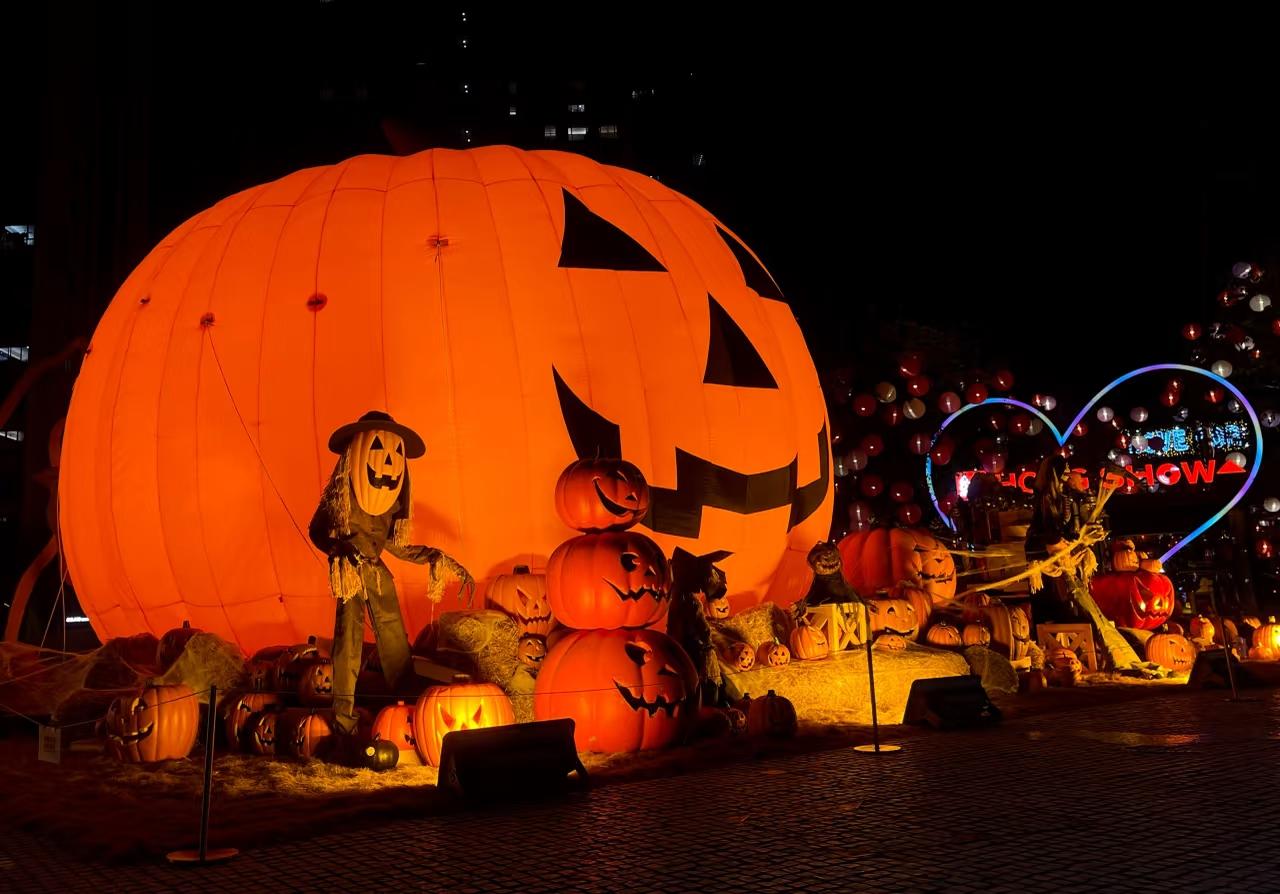 广州番禺四海城，好有看头！

近日
番禺四海城又上新
来了只鬼马🎃🎃🎃
今