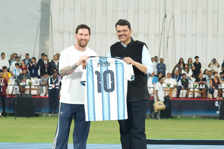 马哈拉施特拉邦首席部长在社交媒体发文：感谢你，梅西！梅西印度行梅西