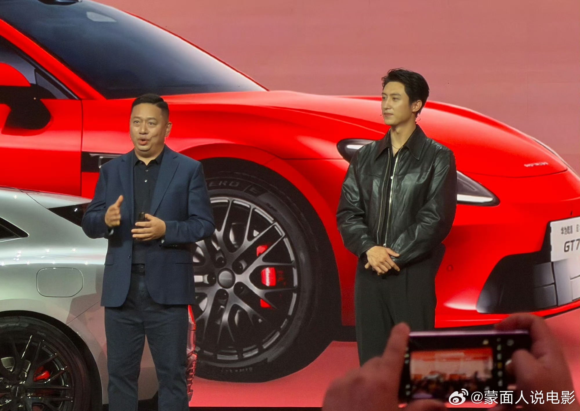 启境汽车全球品牌代言人黄景瑜 【启境×黄景瑜｜硬核与探索，是他，亦是车】荧幕上，