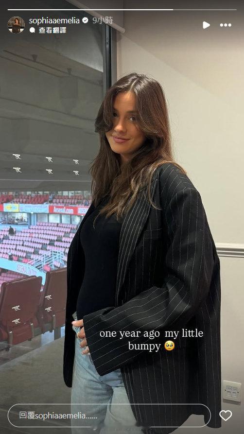 哈弗茨妻子索菲娅-韦伯更新社媒：一年前，我的小凸起 金秋观赛季 阿森纳著名教授 