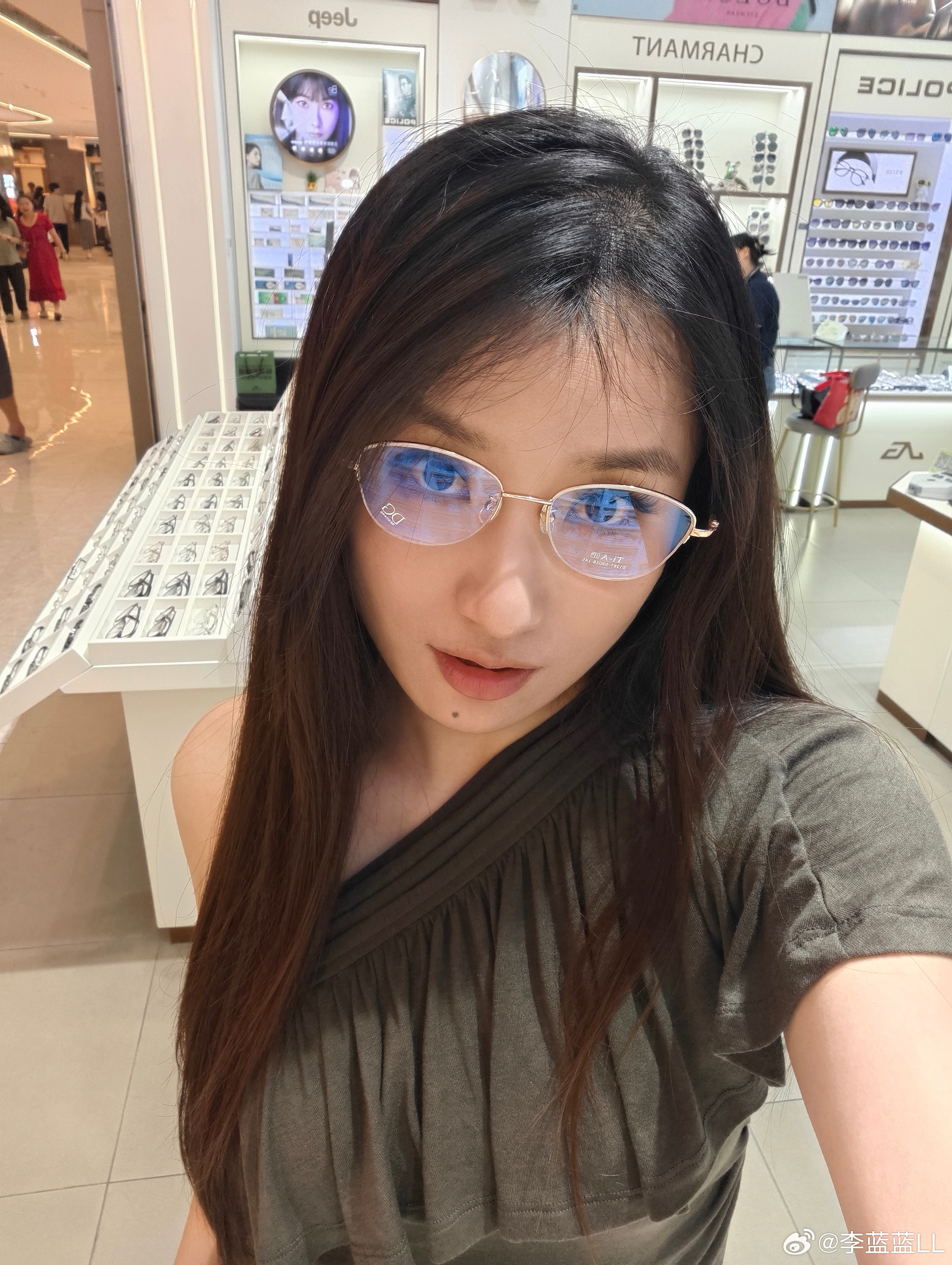眼镜选金色还是银色啊？ 纠结... ​​​