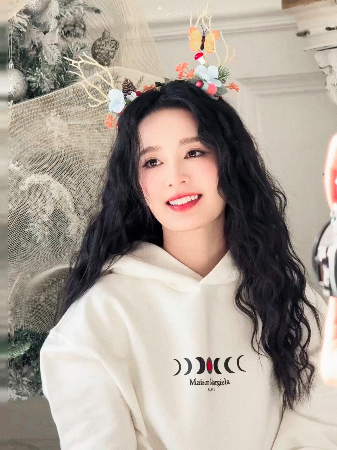 圣诞🎄快乐[高分喷雾]很喜欢图一图二笑得好甜🥰 李沁付一笑 lq 李沁一笑随