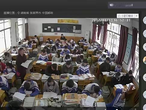 现在的中小学，
除了厕所到处都是监控，
课间保安就站在厕所外边，
确保每个小冲突