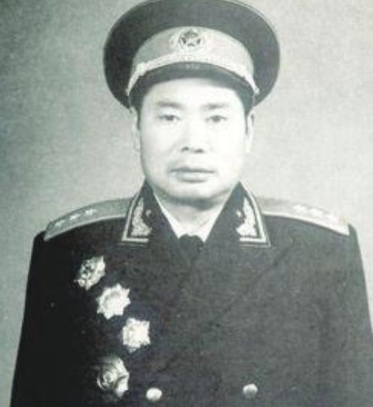 1938年344旅旅长空缺，朱德徐海东黄克诚联名举荐猛将，毛主席却回电驳回：不用