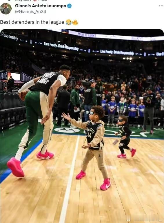 NBA常规赛，雄鹿在主场以143-142加时击败国王。赛后，字母哥晒出了自己的娃