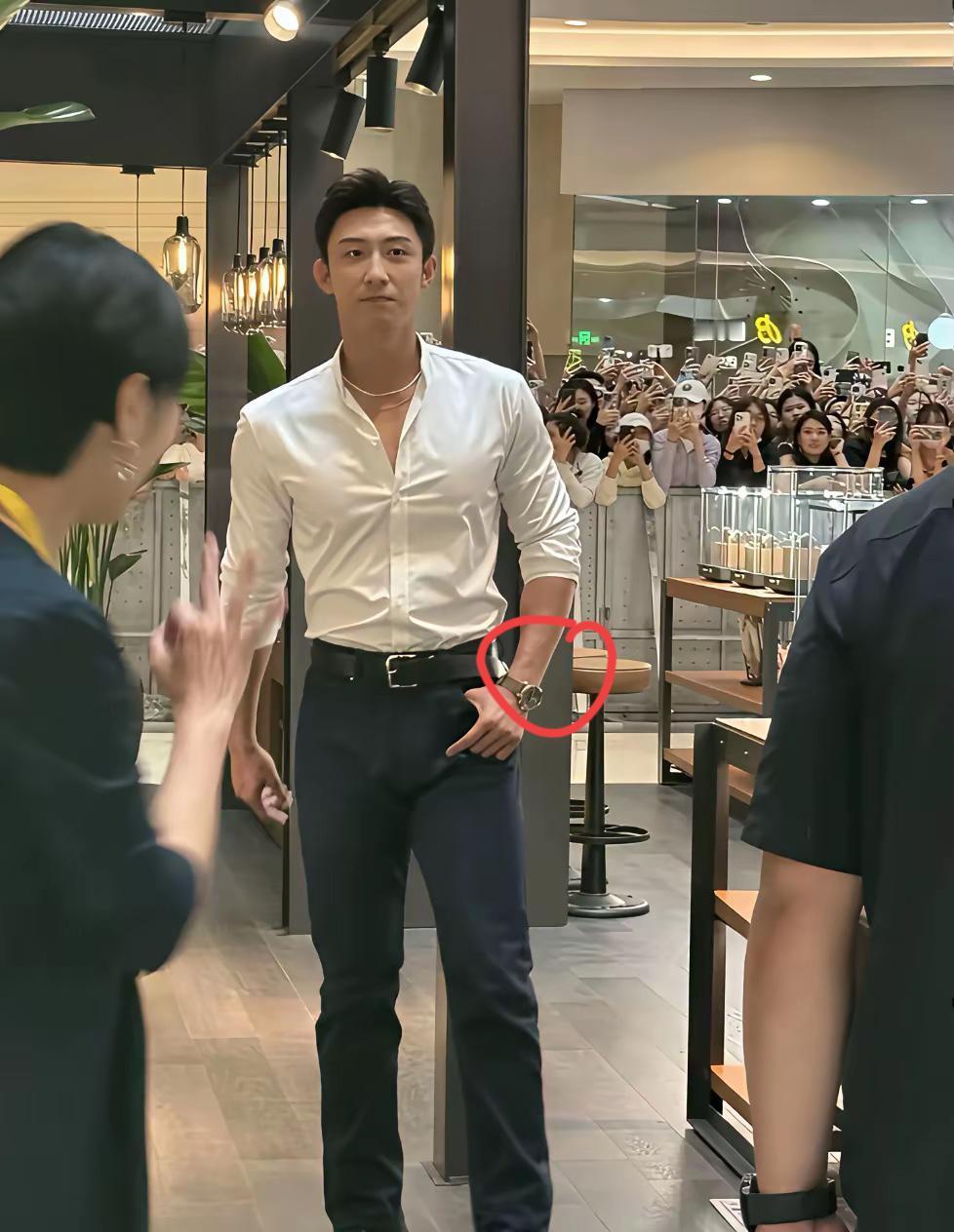 黄景瑜戴的手表是什么牌子的啊！应该挺贵的吧