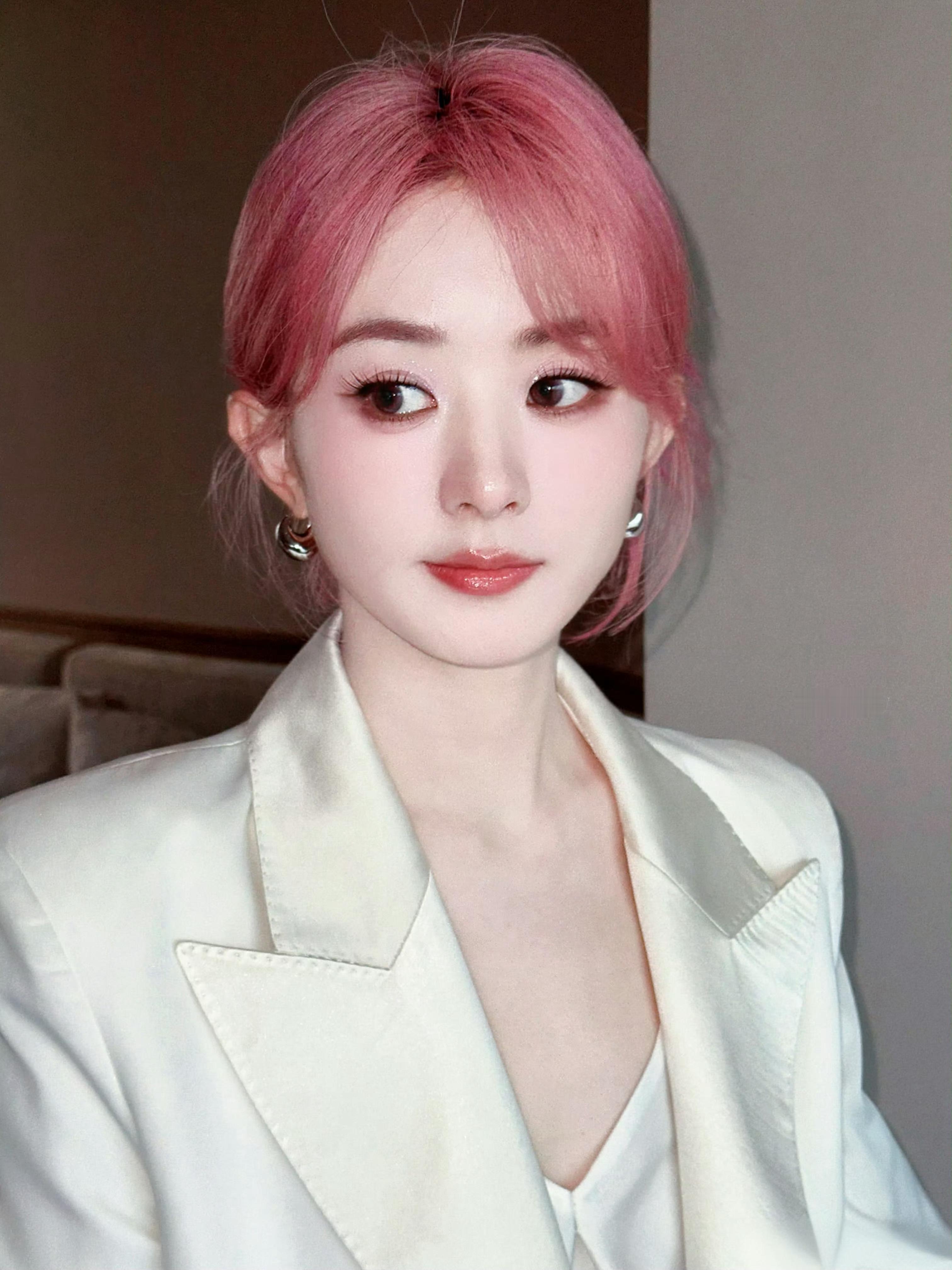 赵丽颖说换发色是换个心情一万个支持赵丽颖女团出道 ​​​