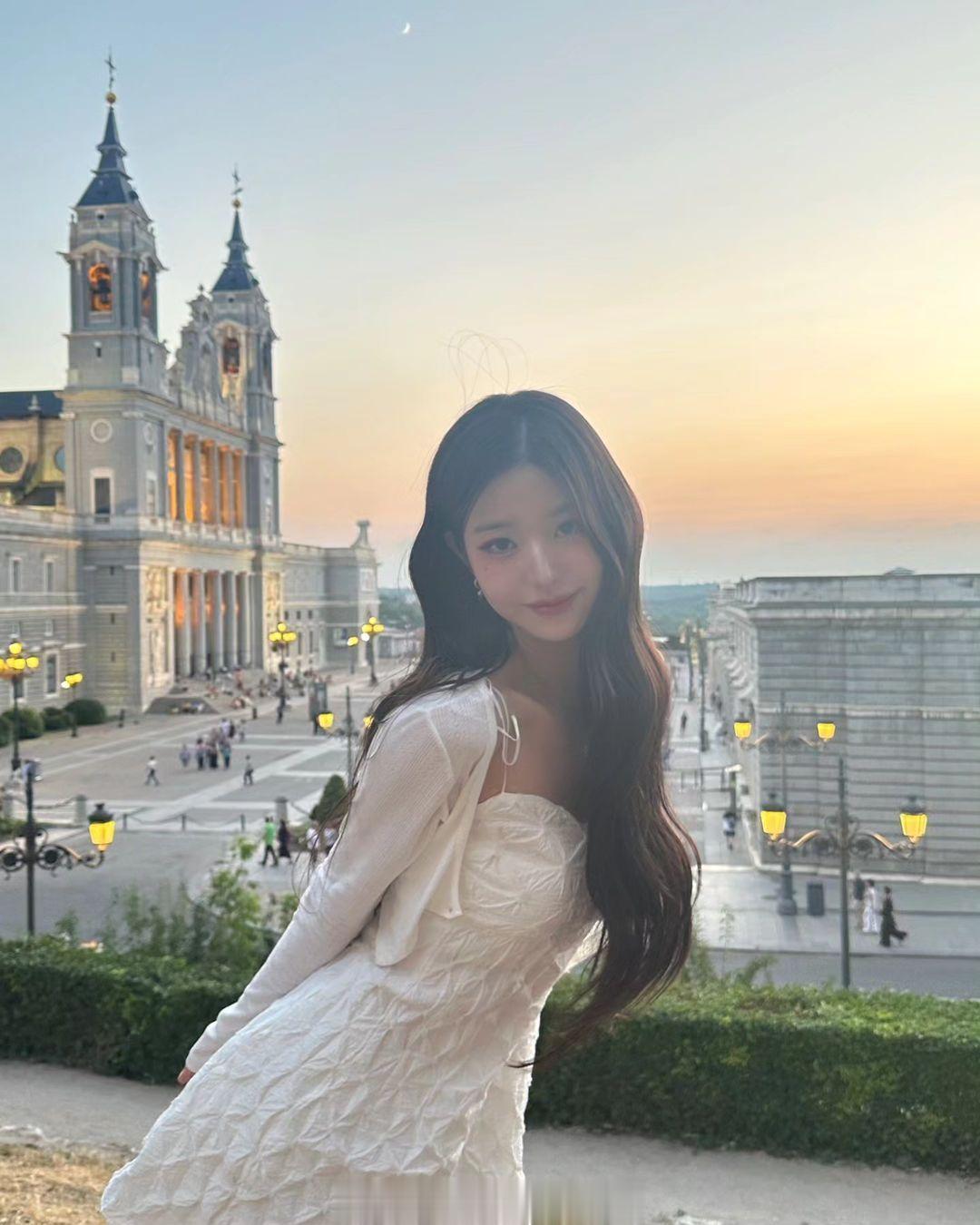 #明星私服搭配[超话]# 张元英 近期私服身材 脸蛋都是一等一的 ​​​