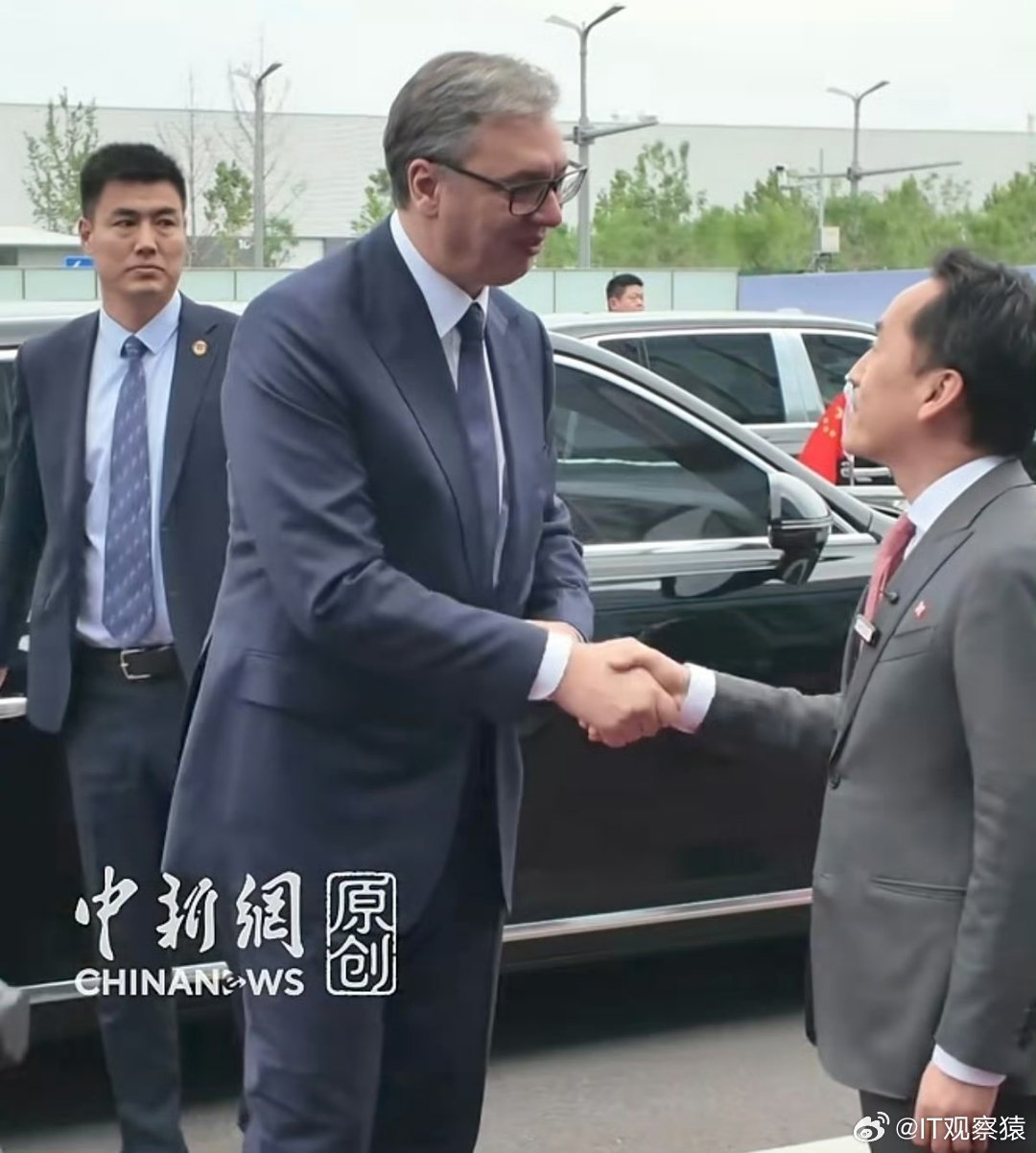 武契奇到小米汽车工厂参访武契奇参观小米工厂，没看到雷总，小米CFO林世伟接待。 