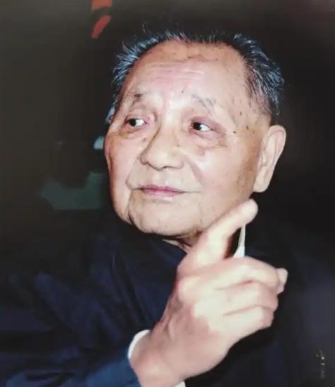 美国如果插手台湾问题，该怎么办？邓公早就给出答案：美国只有两个选择，自从特朗普上