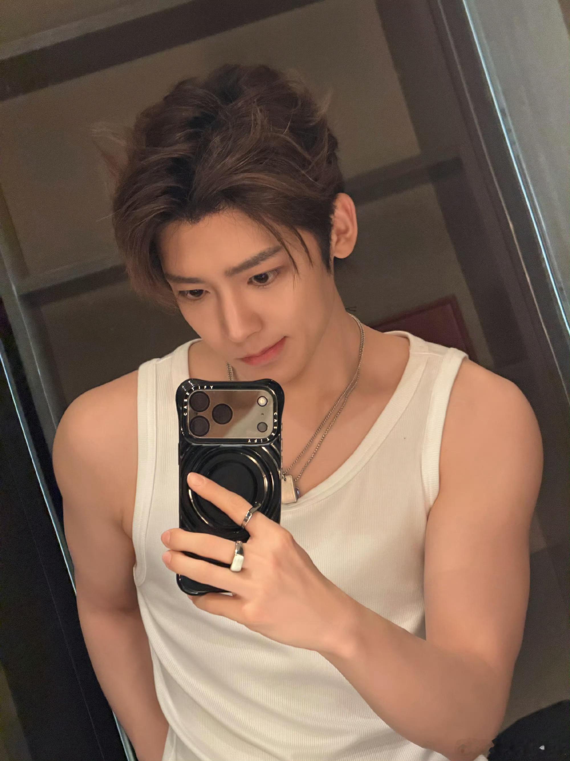歌手补位侯明昊 歌手歌手2026 十年沉淀回归舞台，侯明昊补位歌手2026，音域
