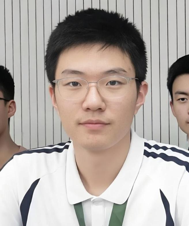 宁元成，来自湖北荆州的超级学霸，华师一附中尖子生，国际奥赛满分金牌，被清华大学姚