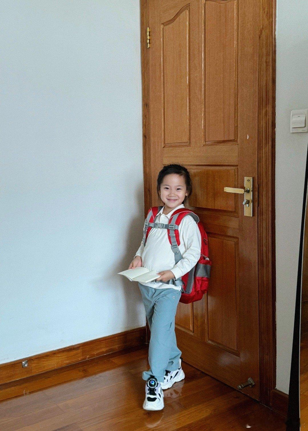 转眼已经是小学生模样[心] ​​​