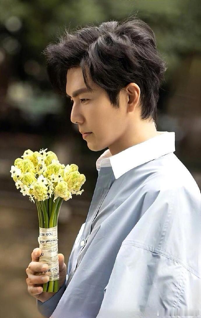 钟汉良很忙但不知道在忙什么钟汉良可太有综艺感了  钟汉良在猜题环节活力拉满，全程