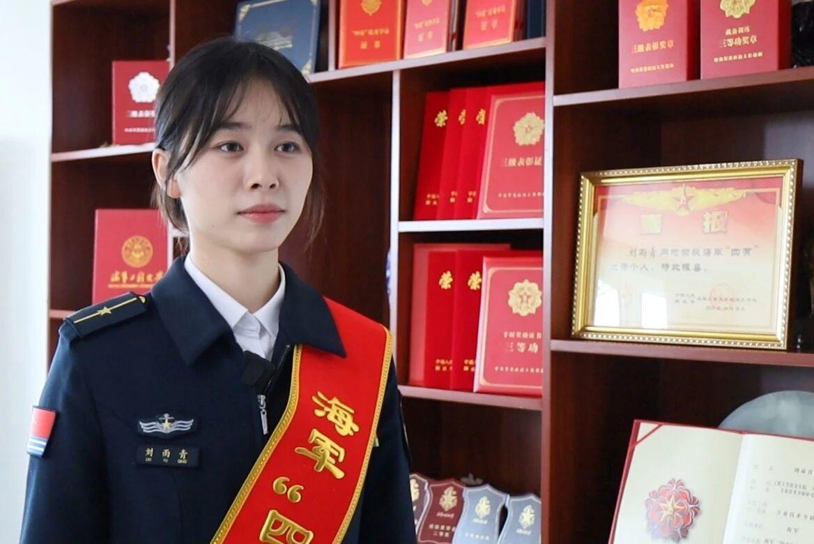 入伍5年
推免直博
曾立三等功
获“三级表彰”
再获“二级表彰”10月31日
海