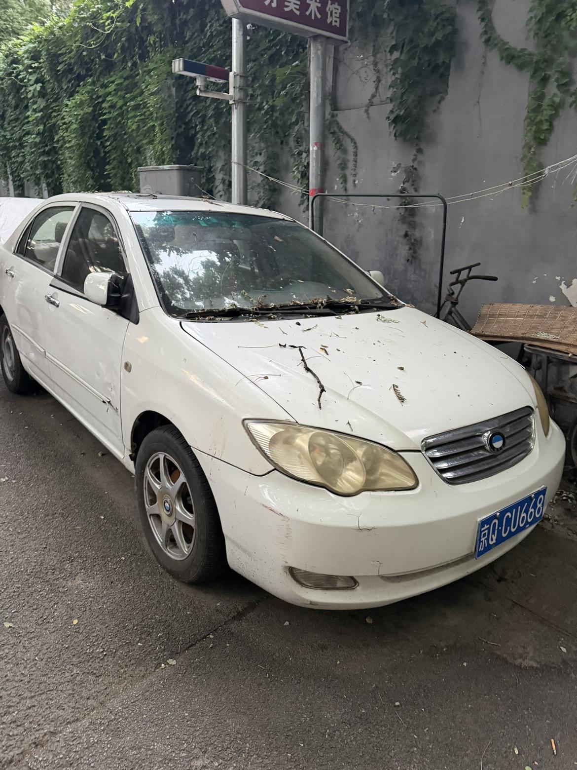 只有我一个人觉得比亚迪最早的蓝天白云标很好看吗？你们觉得呢
电车出海 大v聊车