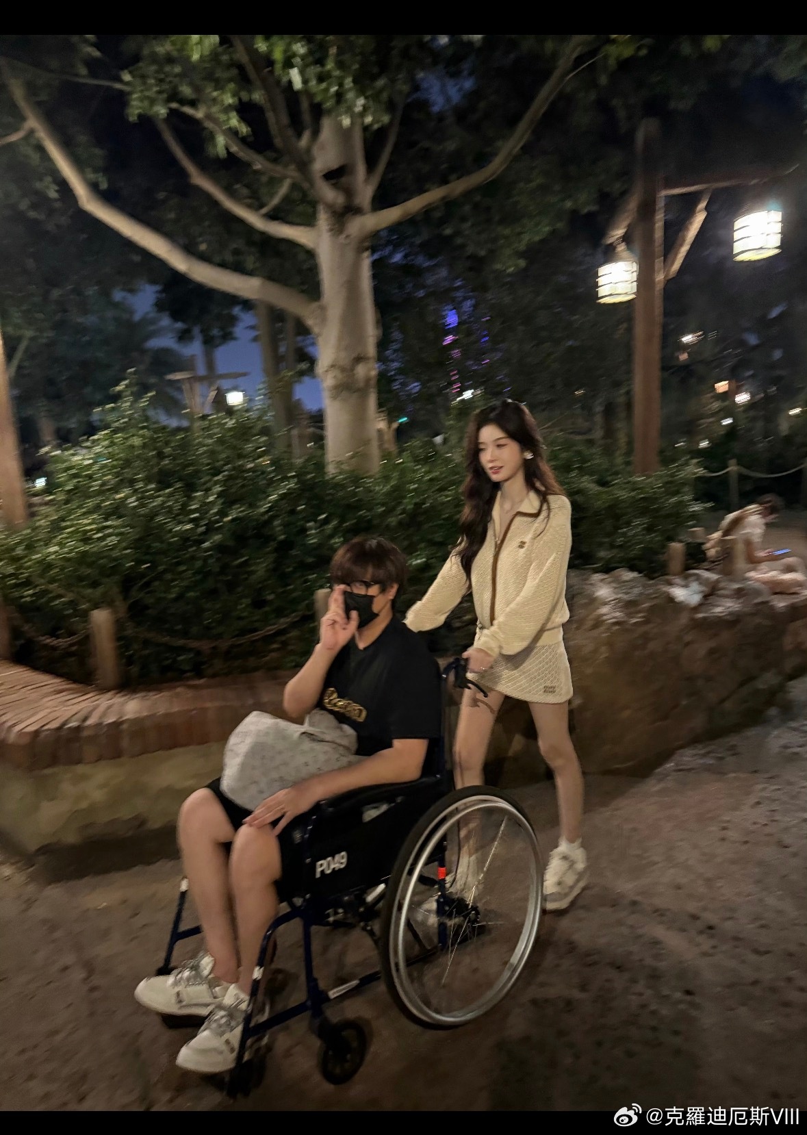 巴旦木公主老公坐轮椅年纪大了不要逞强合剂该喝还得喝，大锅该放还得放活着，才有DP