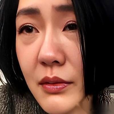 说真的，小S的眼泪，看得人有点尴尬。 哭了好几次，又是要出书，又是上节目说“世界