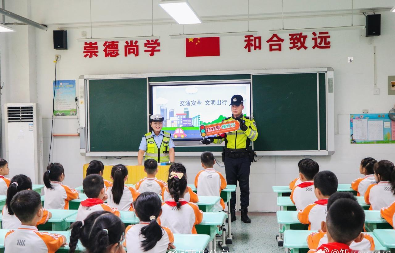 [月亮]陌生信息藏陷阱，擦亮双眼别轻信。晚安！[努力]反诈全民行动晚安 枣庄 ​