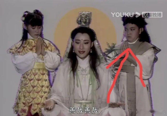 《新白娘子传奇》现在发现，观音菩萨的小童子是刚收服的红孩儿吗？一脸不服气的样子！