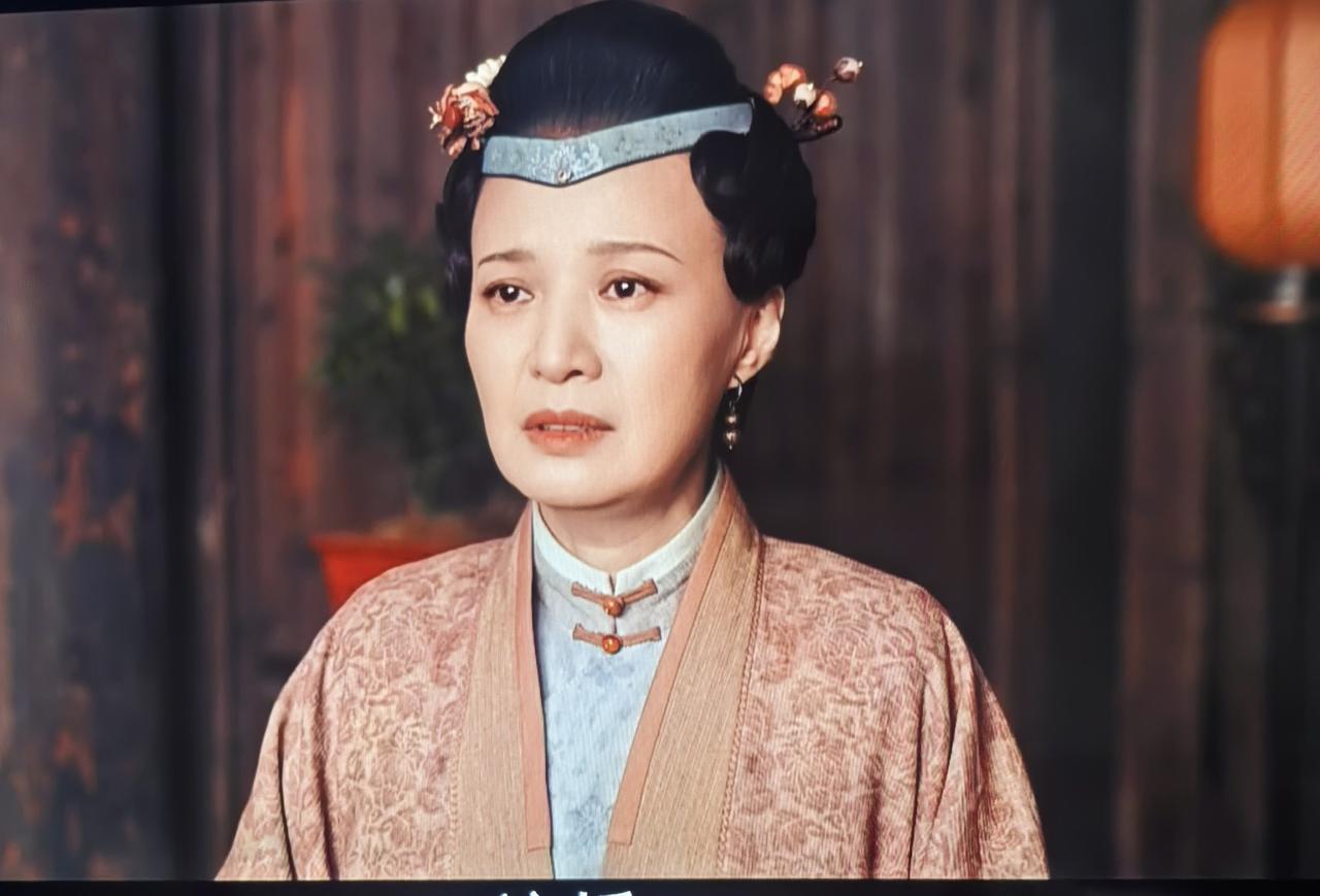 《家业》中饰演田夫人这位演员，一出场就觉得眼熟。直到后面她的戏份渐渐多了，才确定