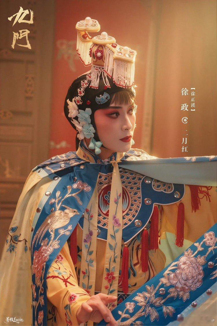 徐正曦演的二月红徐政演的二月红 九门和老九门合照对比，徐正曦演的二月红，和张艺兴
