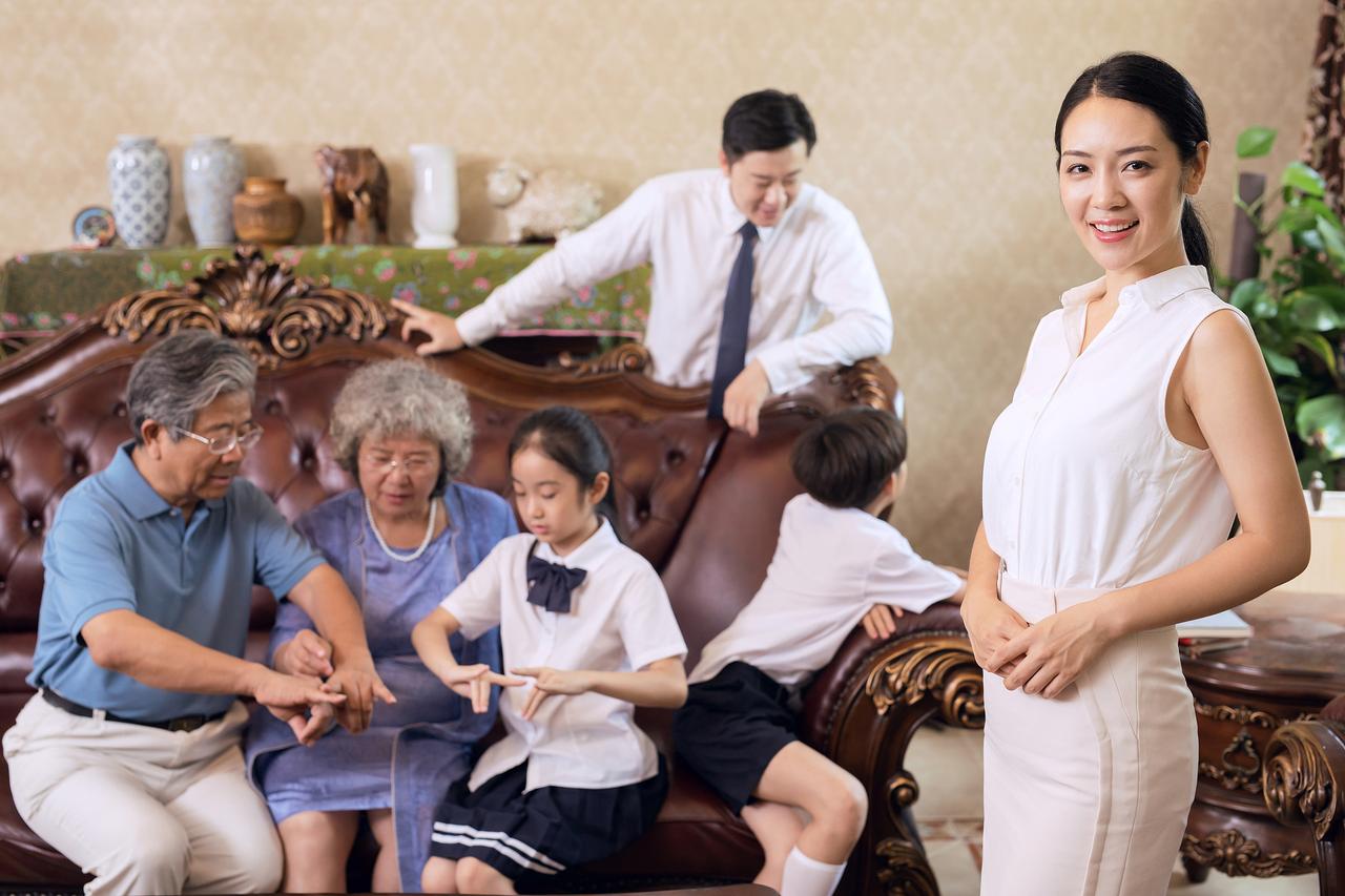 结合近几年人社部发布节奏来看，2026年全国养老金调整通知不会在短期内落地，20