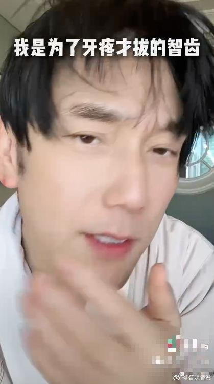 你敢相信这是55岁的林依轮？简直年轻到不敢置信，完全就是三十岁的模样，脸上，手上