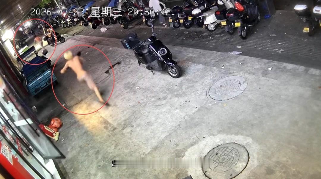 “太离谱了！”浙江温州，三名年轻人吃铁锅炖消费200多元，老板预判他们想逃单，却