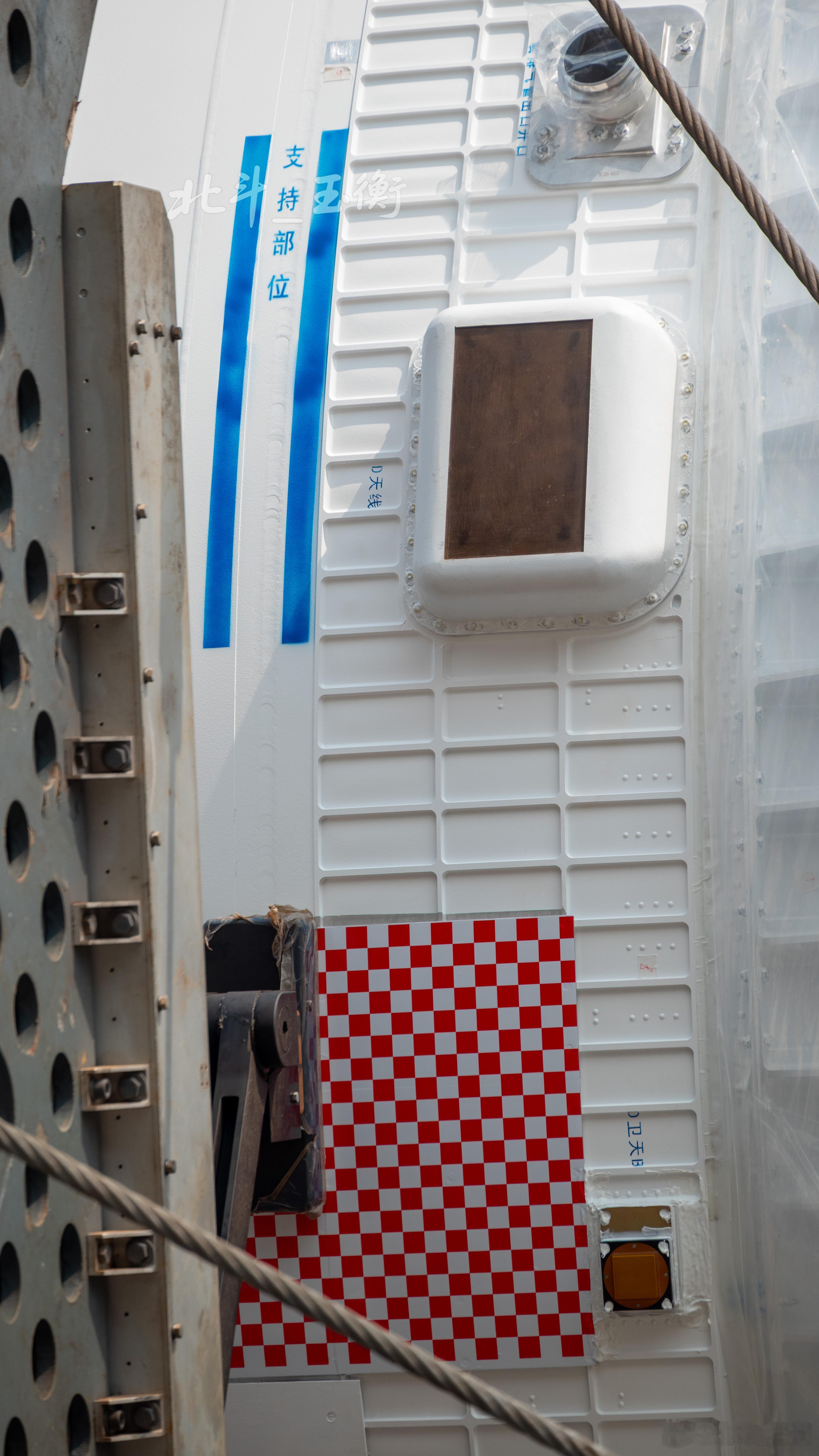 太空探索助力计划 不要纠结什么涂装啦，10B身上不光有画，还有红格子 