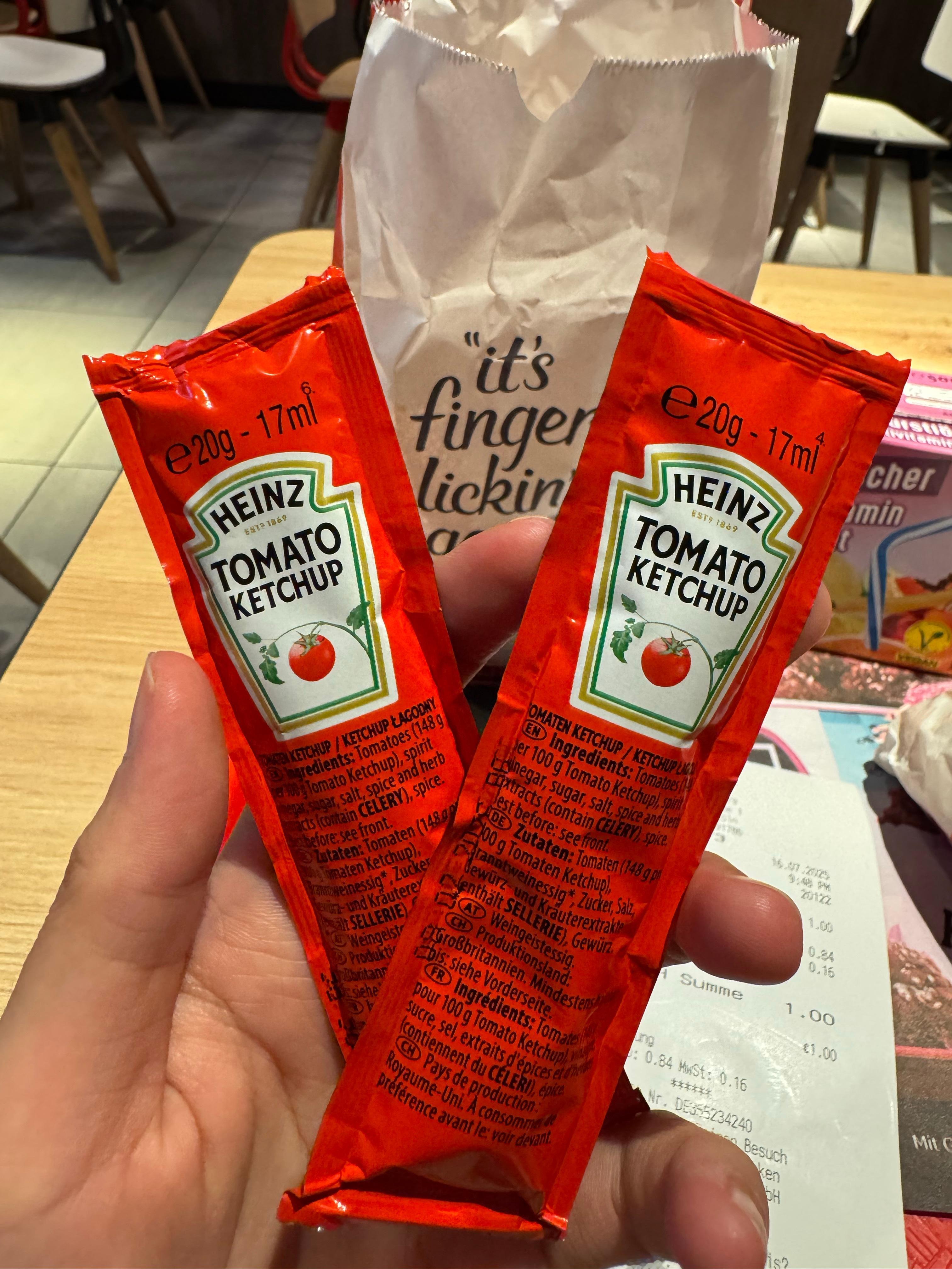 肯德基酱料正式收费我真服了吧，欧洲番茄酱一包5块钱国内怎么也要收费了我最爱吃甜醋