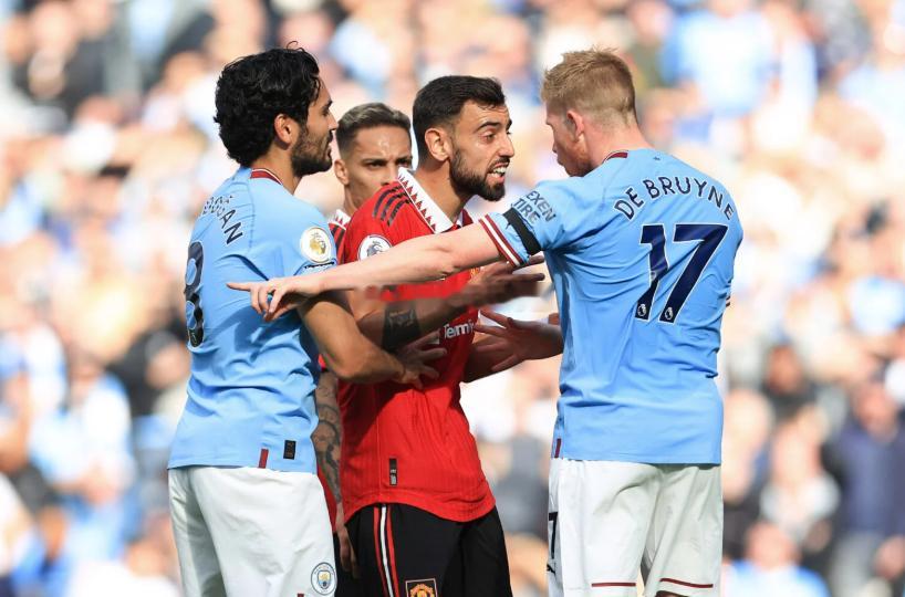 最近鲁尼在播客节目中，点出了曼联球星B费与那不勒斯球星德布劳内身上“冒险与回报”