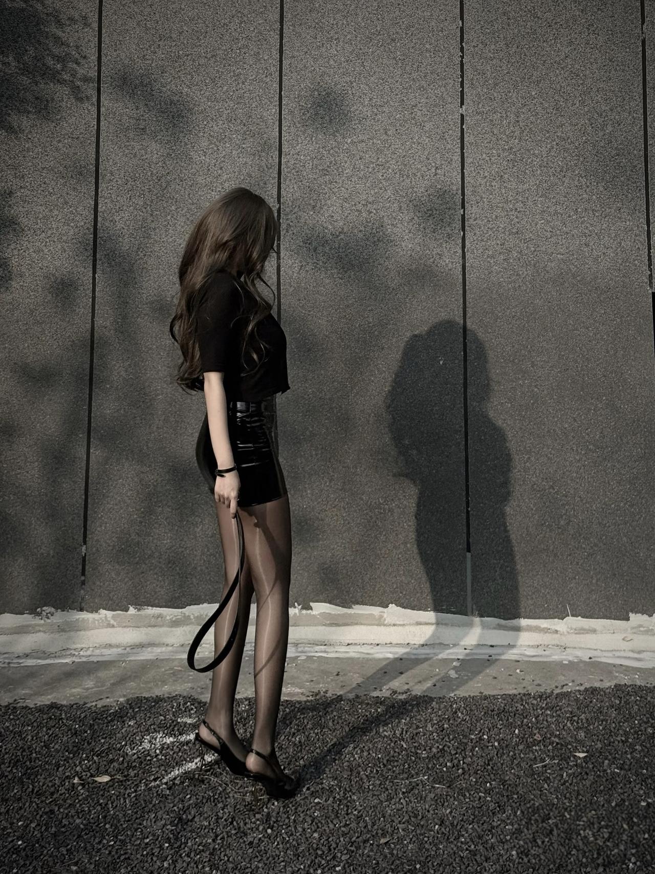 [微风]皮带
[微风]为什么
[微风]拿手上
[微风]不应该
[微风]系腰上嘛