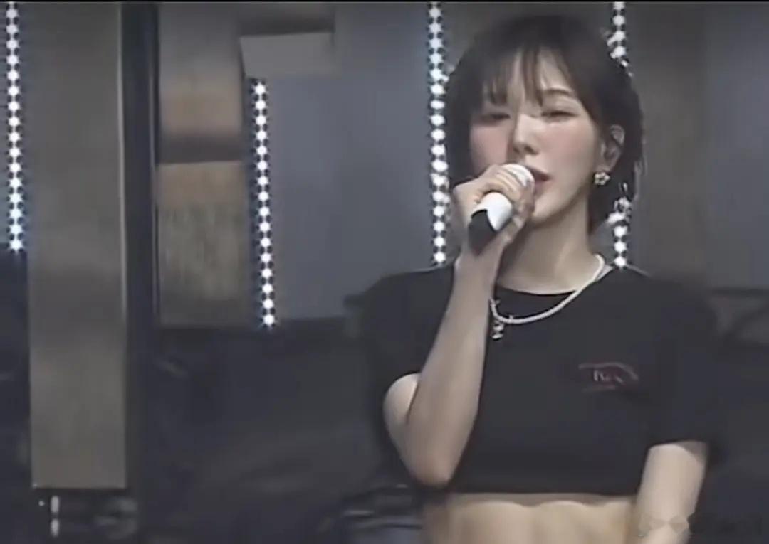 这是IU还是泰妍还是Wendy呀，你们韩国人共用一张脸吗？ ​​​