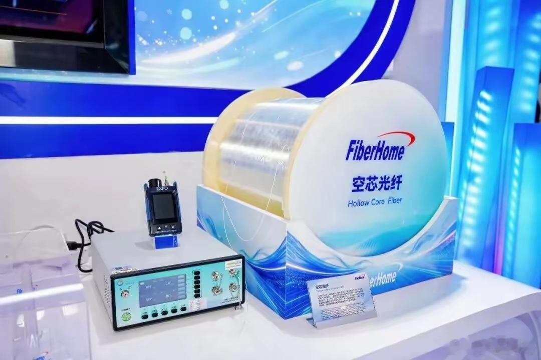 全球领先！烽火通信实现单盘110公里空芯光纤连续拉制9月17日讯，近日，烽火通信