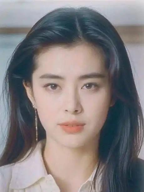 我想说，

王祖贤的退圈，并非王晶说的那样，讨厌娱乐圈，而是她的人间清醒。

王