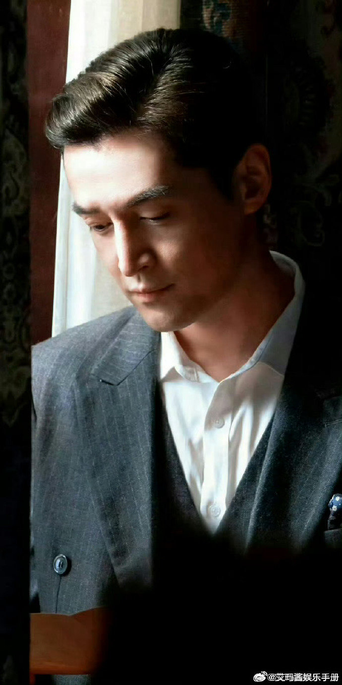 vogue男星封面胡歌王一博易烊千玺VOGUE封面 胡歌王一博易烊千玺VOGUE