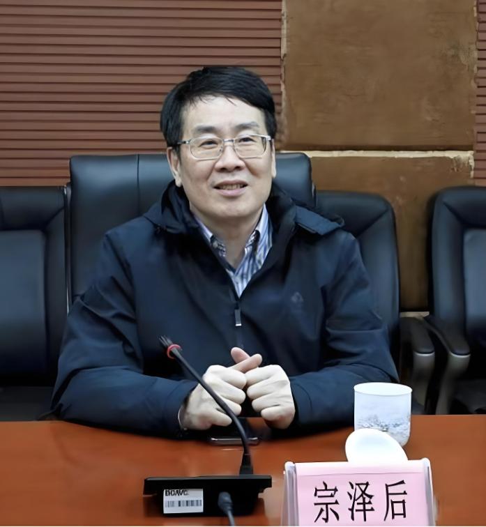 忍无可忍，宗泽后直接开撕宗馥莉，却间接承认了杜建英的小三身份：

据浙股报道，2