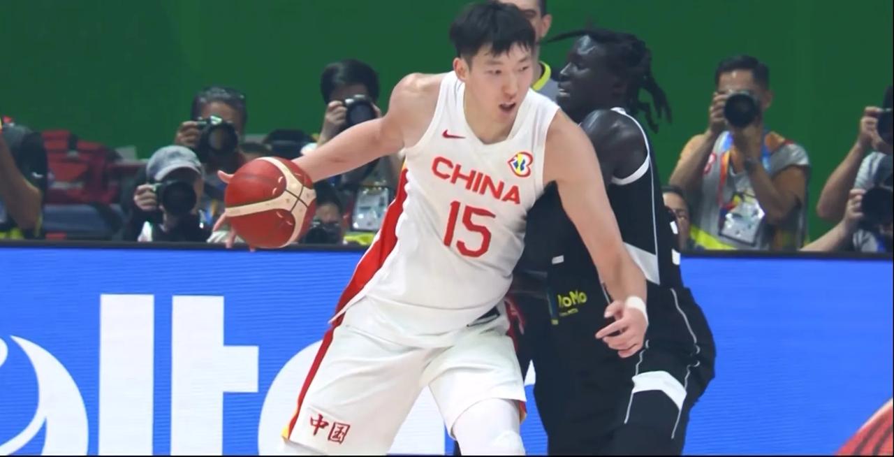 周琦表现强硬，对位NBA球员竟然丝毫不落下风！

周琦在对阵南苏丹男篮的比赛中遭