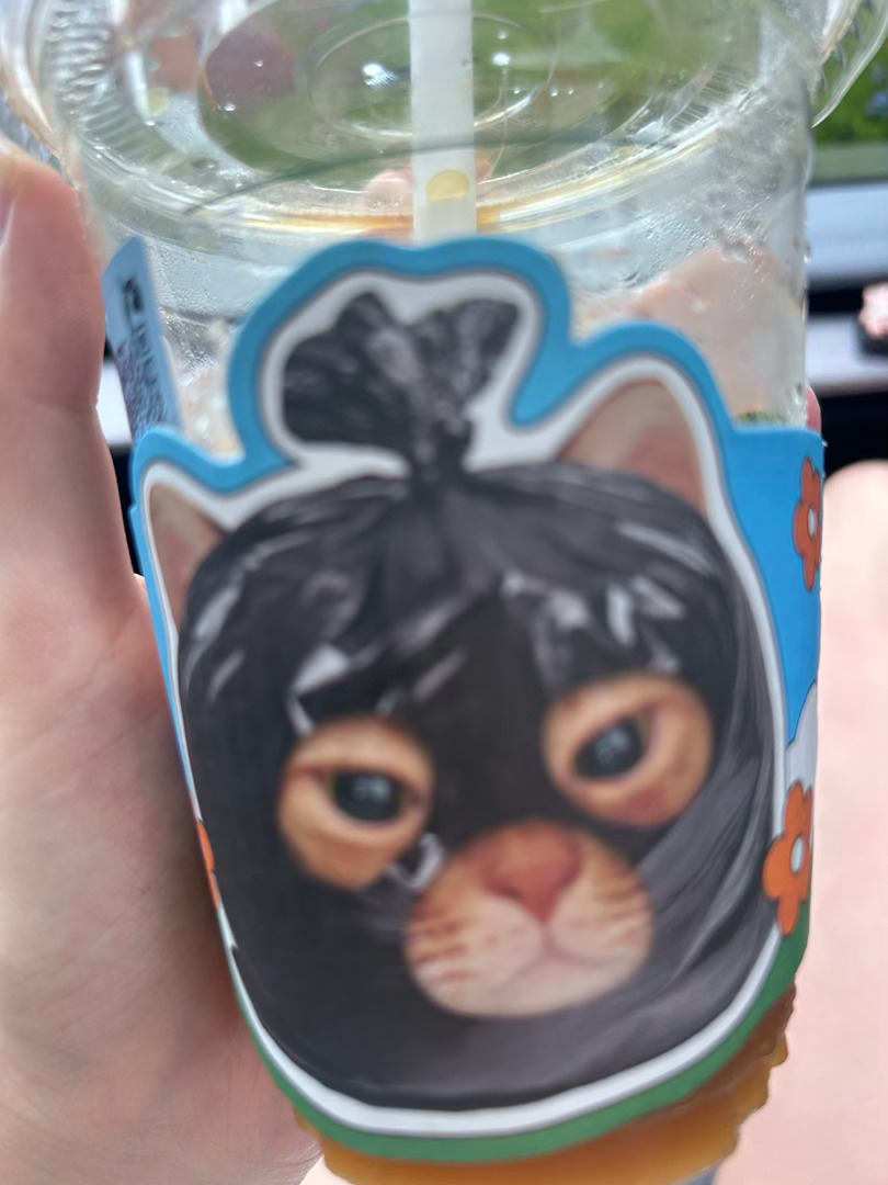 瑞幸这个联名可可爱爱的，比七夕的联名好多了。 