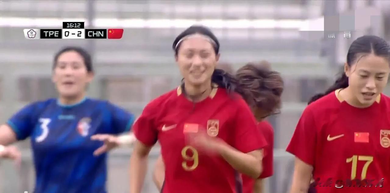 【中国女足沈梦雨远射破门，2-0领先】
东亚杯女足赛，上半时第16分钟，中国女足