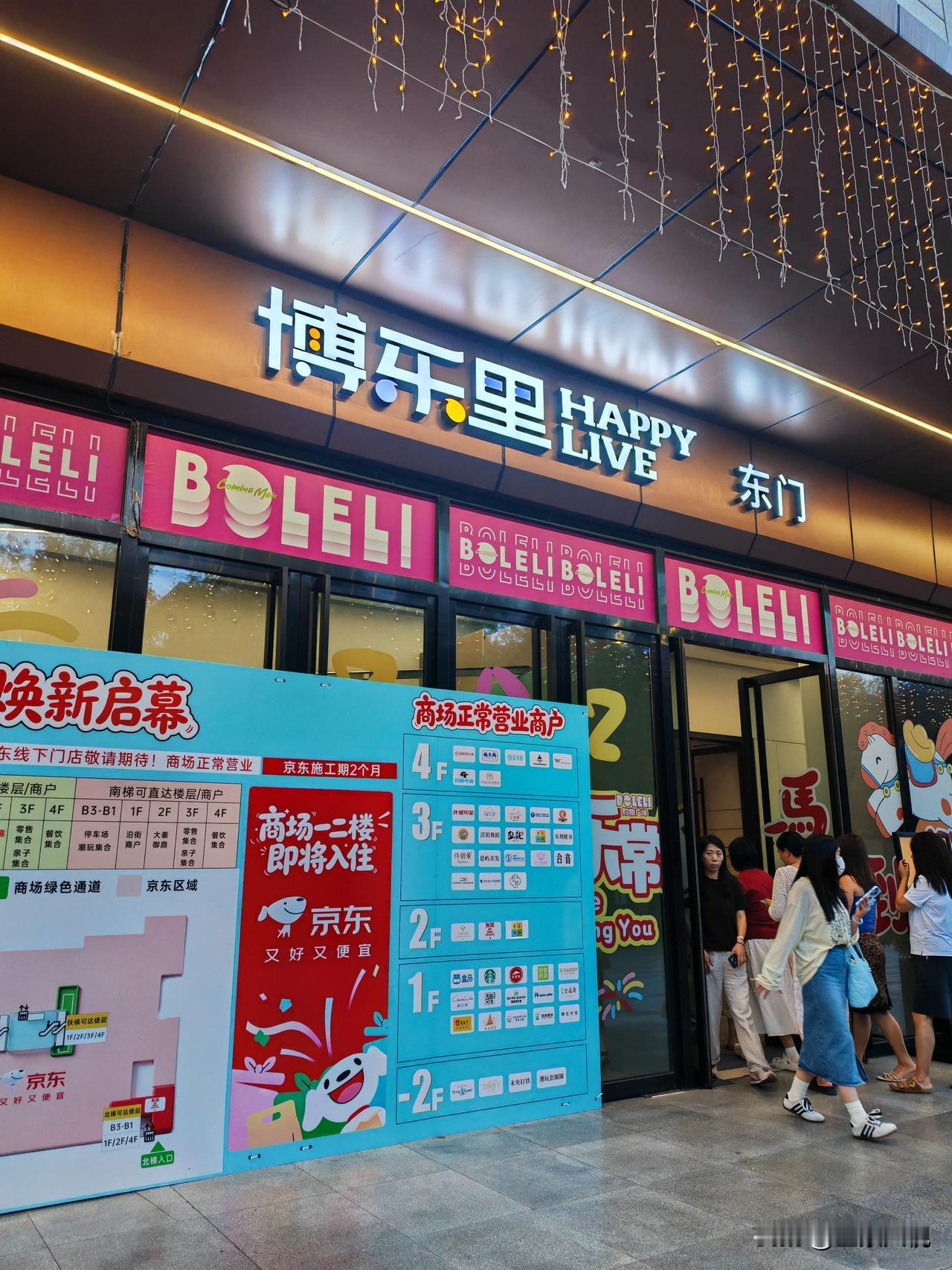 昨天上午亲家公把小孙女送过来了，说是他们去一趟那里，叫到我们家玩一天，晚上接回去