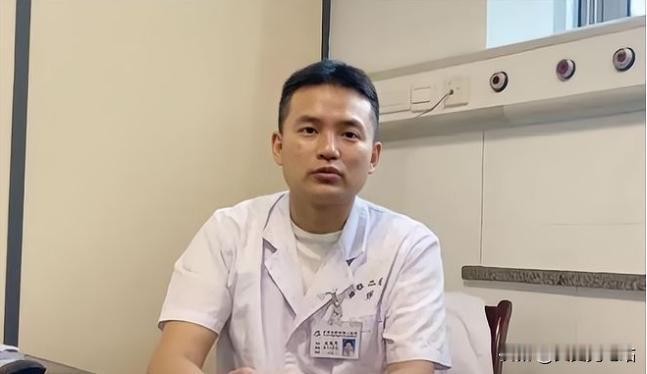 2022年，湖南一农民被确诊为直肠癌，于是医生便给他做了大便改道手术。不料，在他